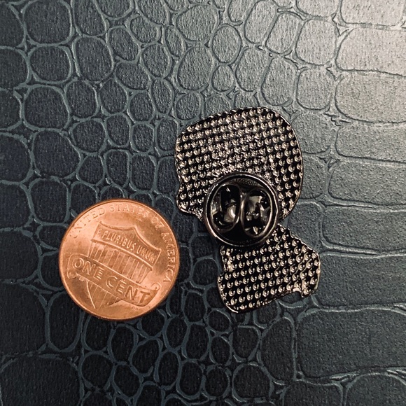 Vincent Metal Enamel Pin Art NWOT Artist - Picture 2 of 5